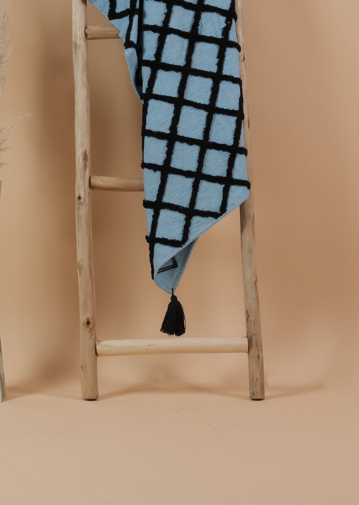 HAIFA - Soft Tufted Throw Blanket