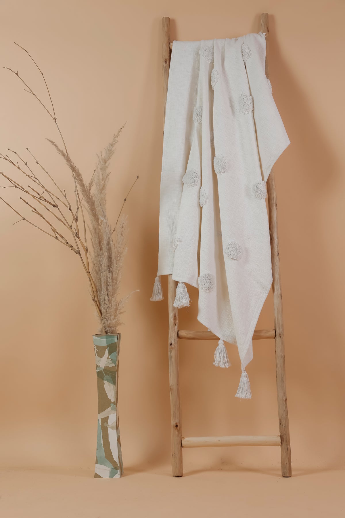 HALAYAH - Soft Tufted Throw Blanket