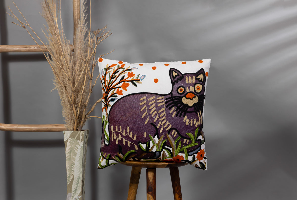 PHUSRO - Cat Motif Embroidered Cushion Cover
