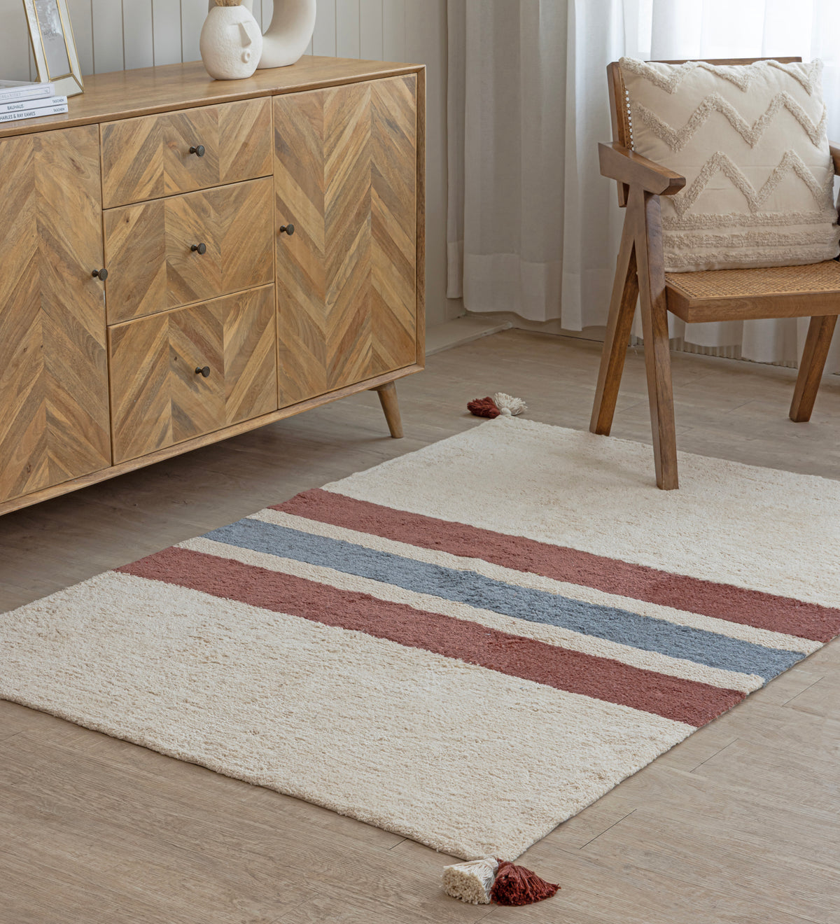 ISHANI Cream Geometric Hand Woven Cotton Dhurrie Rug (6 ft x 4 ft)