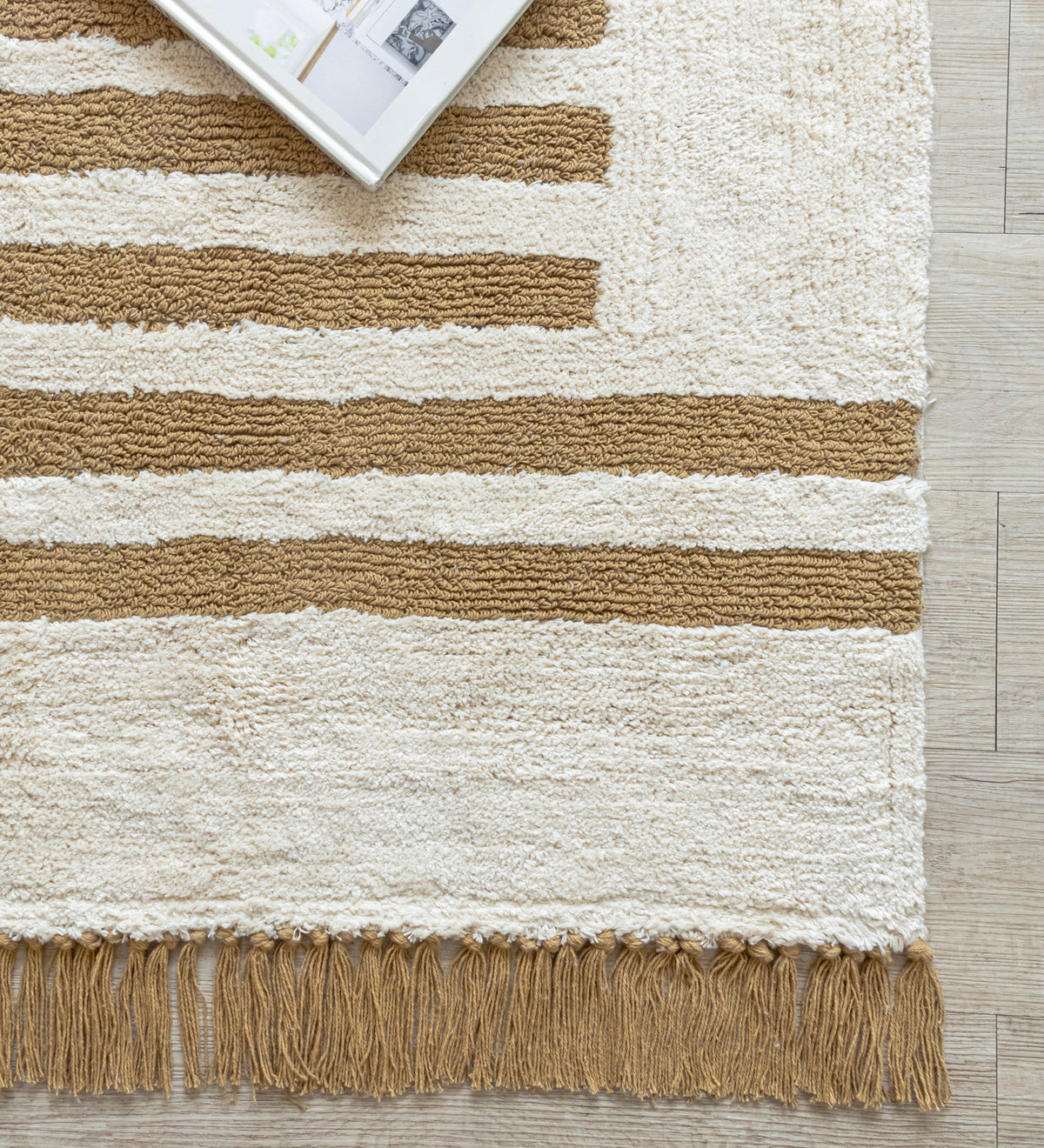 PRISHA White Geometric Hand Woven Cotton Dhurrie Rug (6 ft x 4 ft)