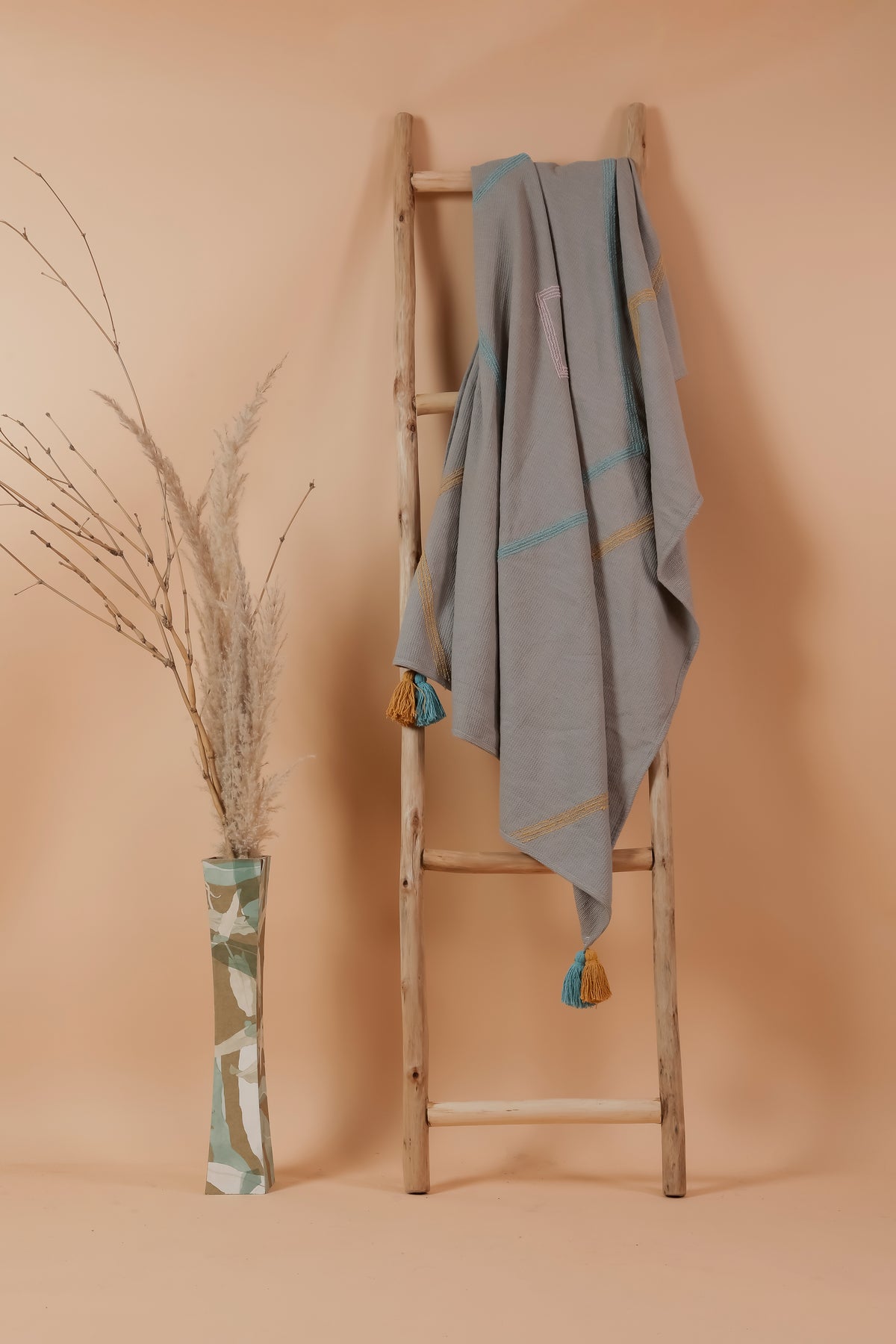 ABTEH - Soft Tufted Throw Blanket