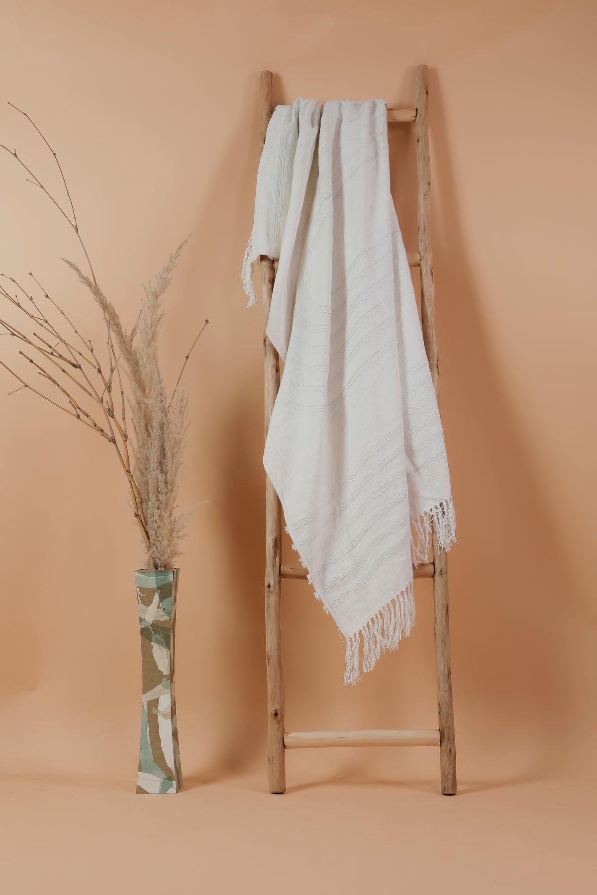 ZOHRA - Modern Tufted Throw