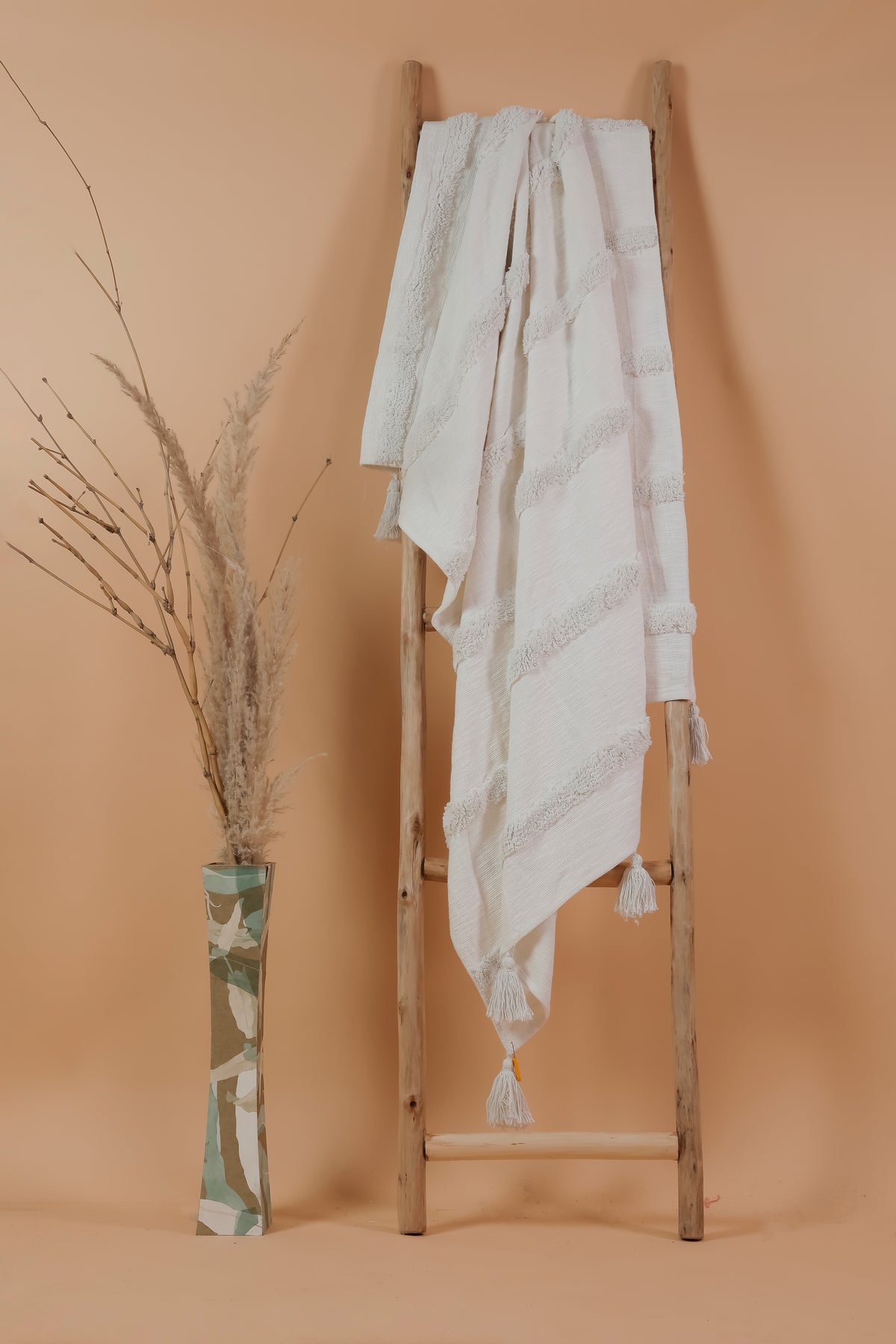MADLENKA - Modern Tufted Throw