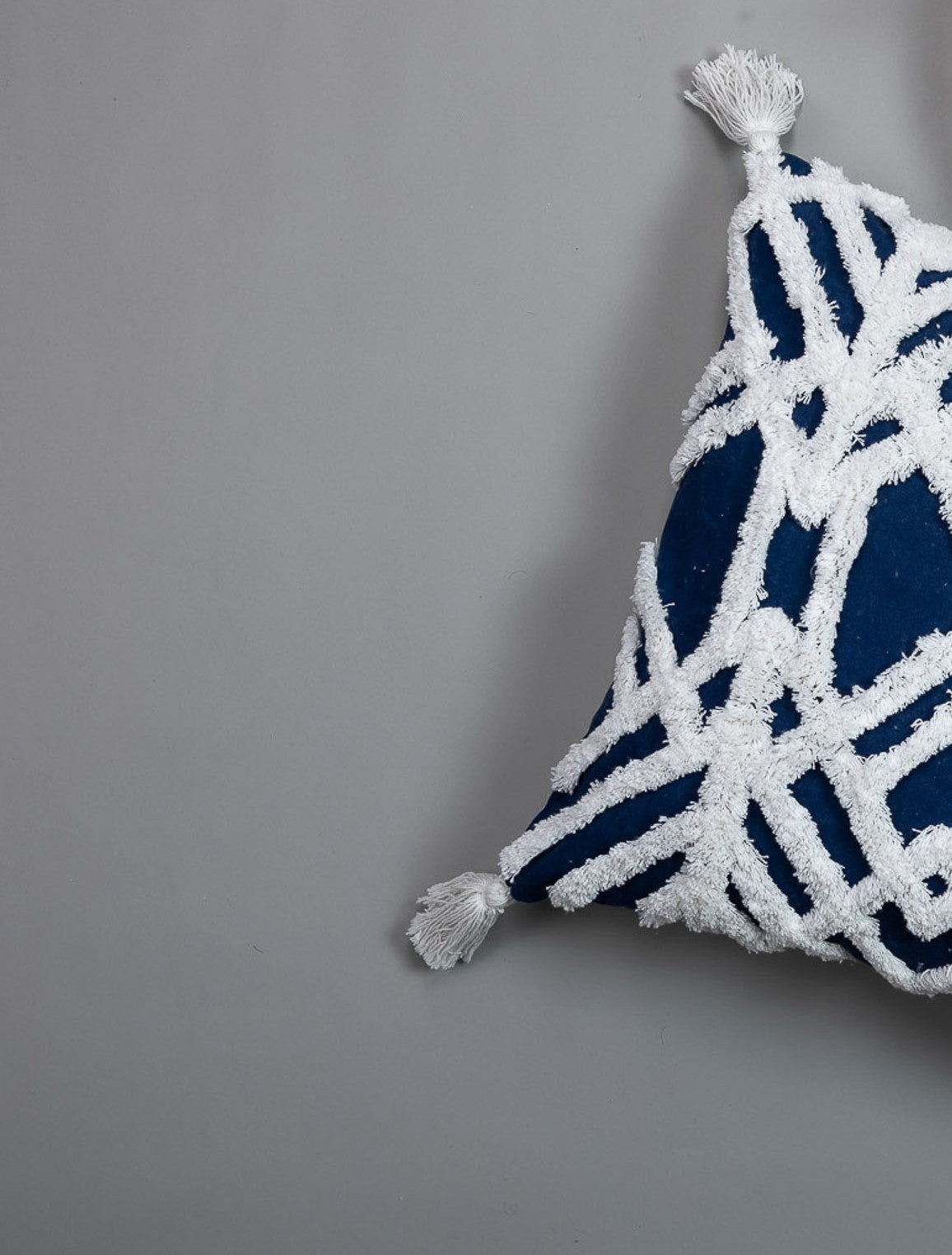BISTHORTA - Designer Tufted Pillow Cover