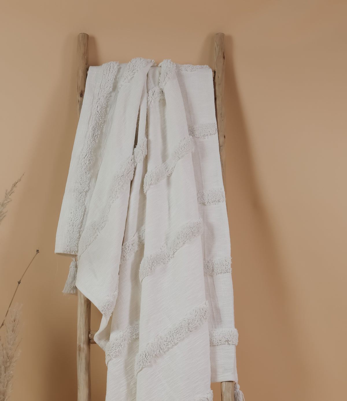 MADLENKA - Modern Tufted Throw