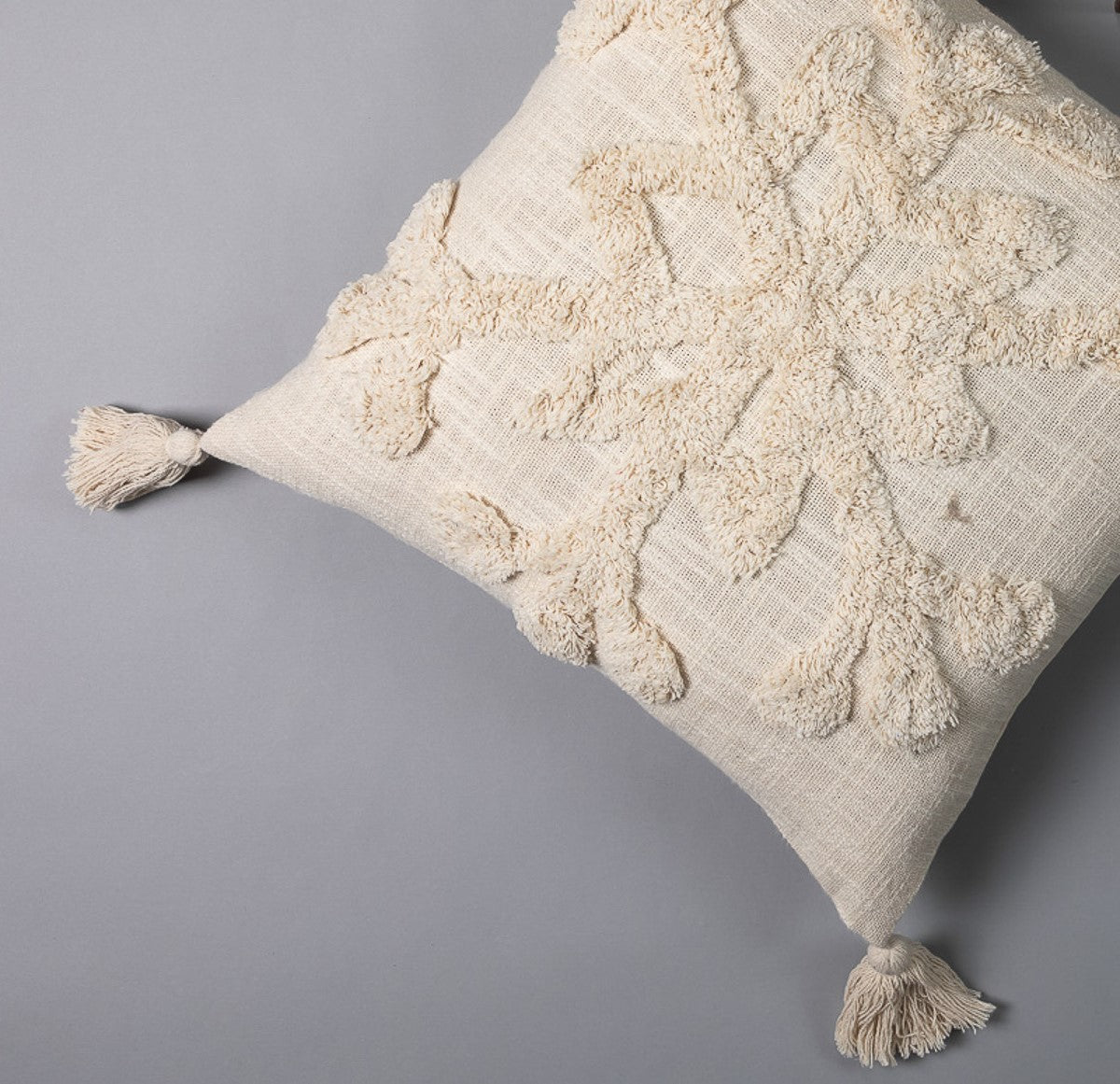 DOLICHOS  -  Plush Tufted Pillow Cover