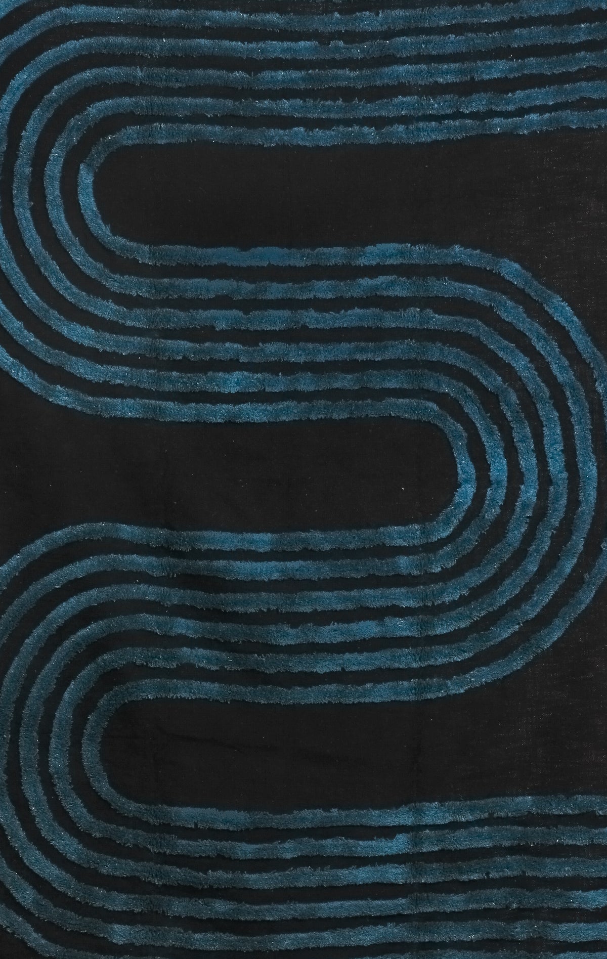 SERRA - Modern Tufted Throw