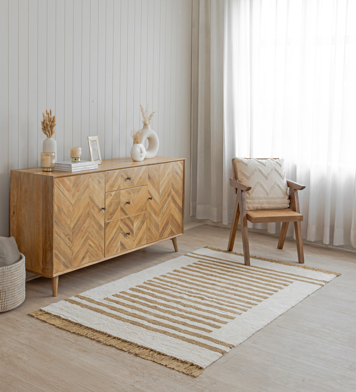 PRISHA White Geometric Hand Woven Cotton Dhurrie Rug (6 ft x 4 ft)